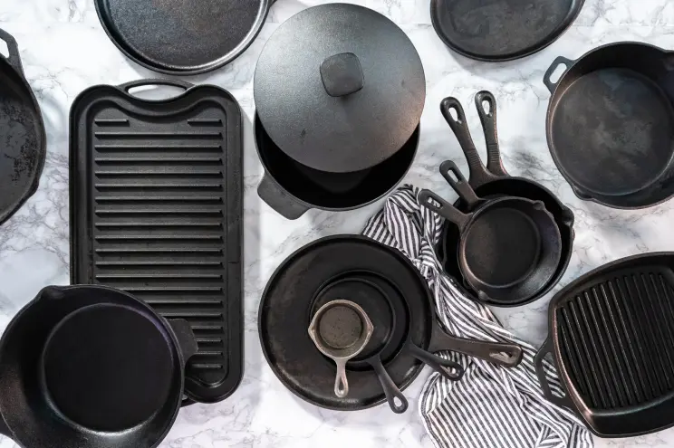 Cast iron cookware set